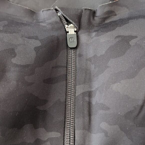 Lululemon Enlite Zip Up Front Black Camo Sports Bra Womens Sz 34D - Picture 4 of 10